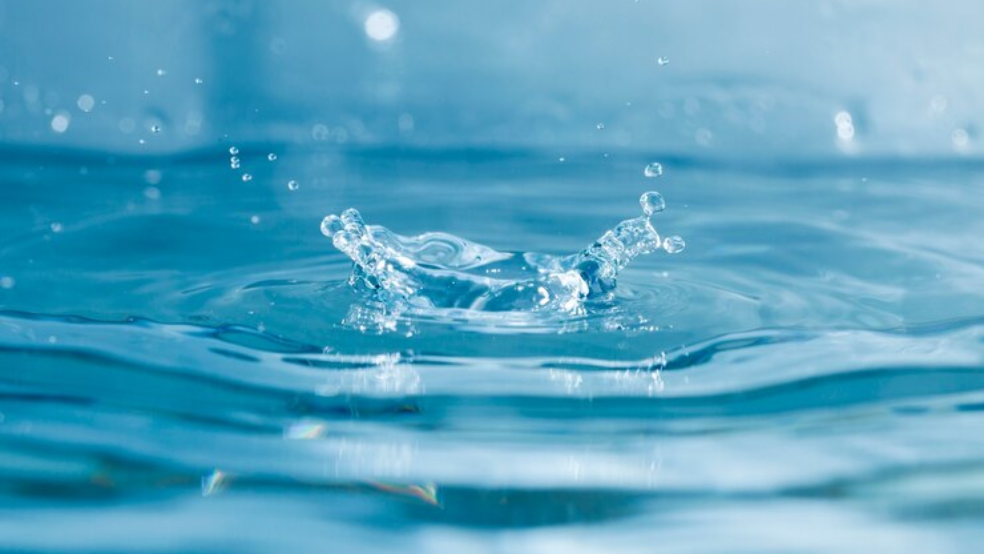 close-up-surface-with-splashes_23-2147608356